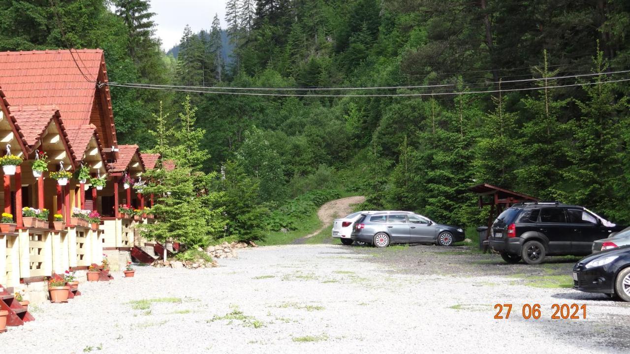 Casutele Likas * Lacul Roşu
