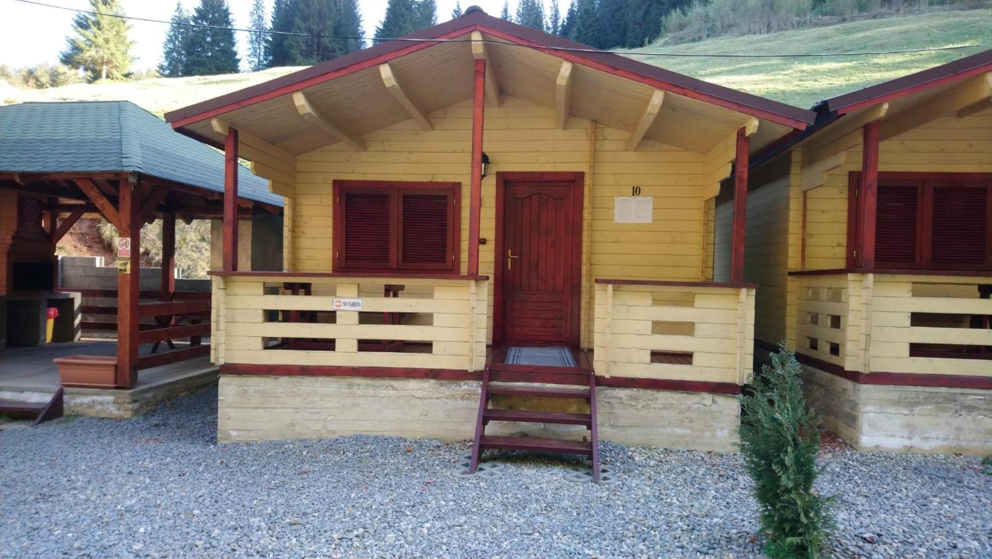 Casutele Likas Lacu Rosu