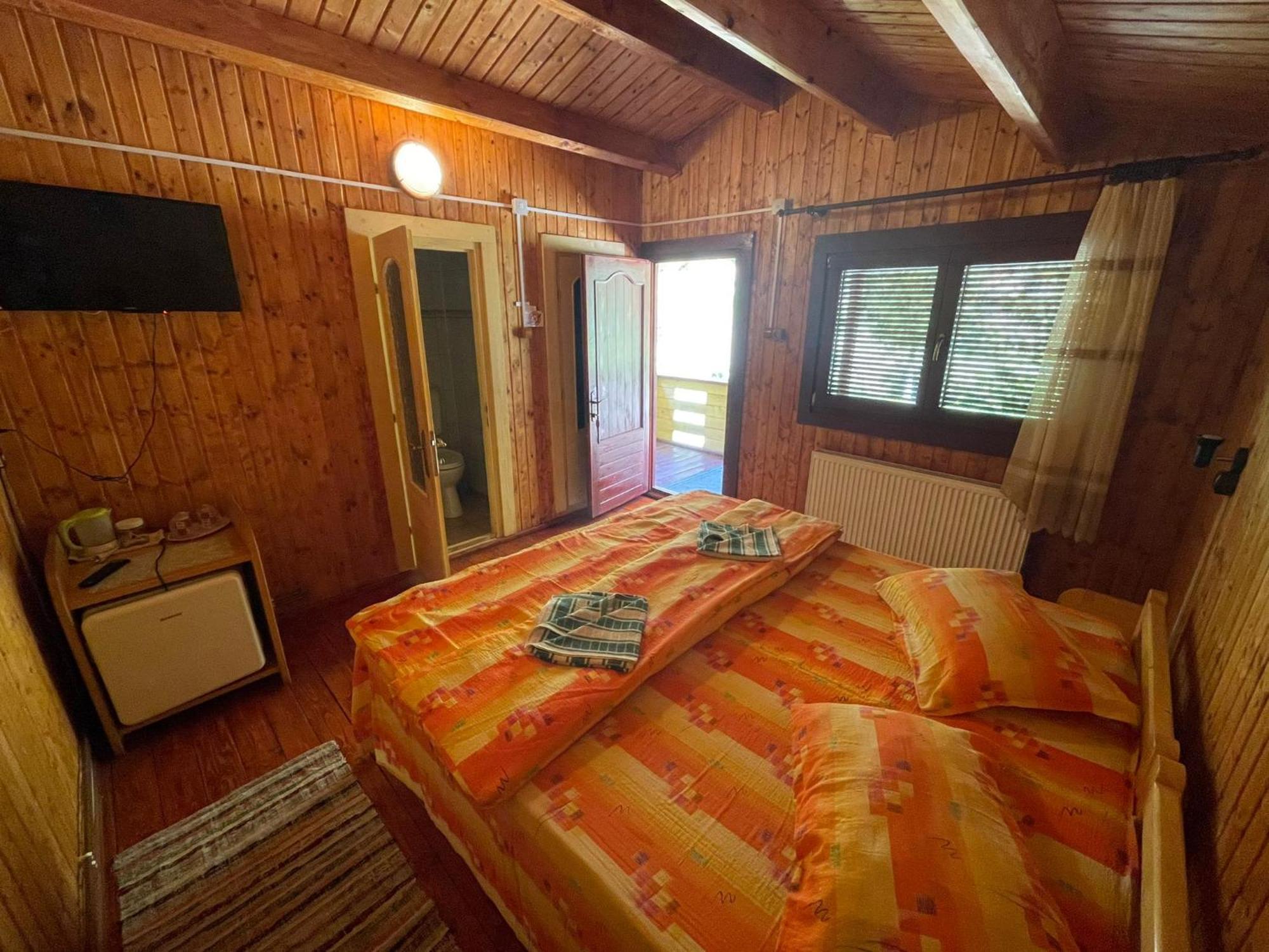 Campsite Casutele Likas *